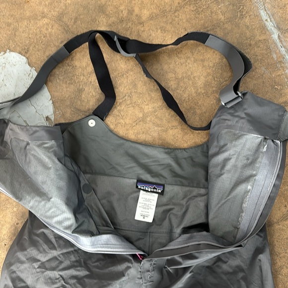 Patagonia Gortex bibs and jacket. Like new - Picture 9 of 11